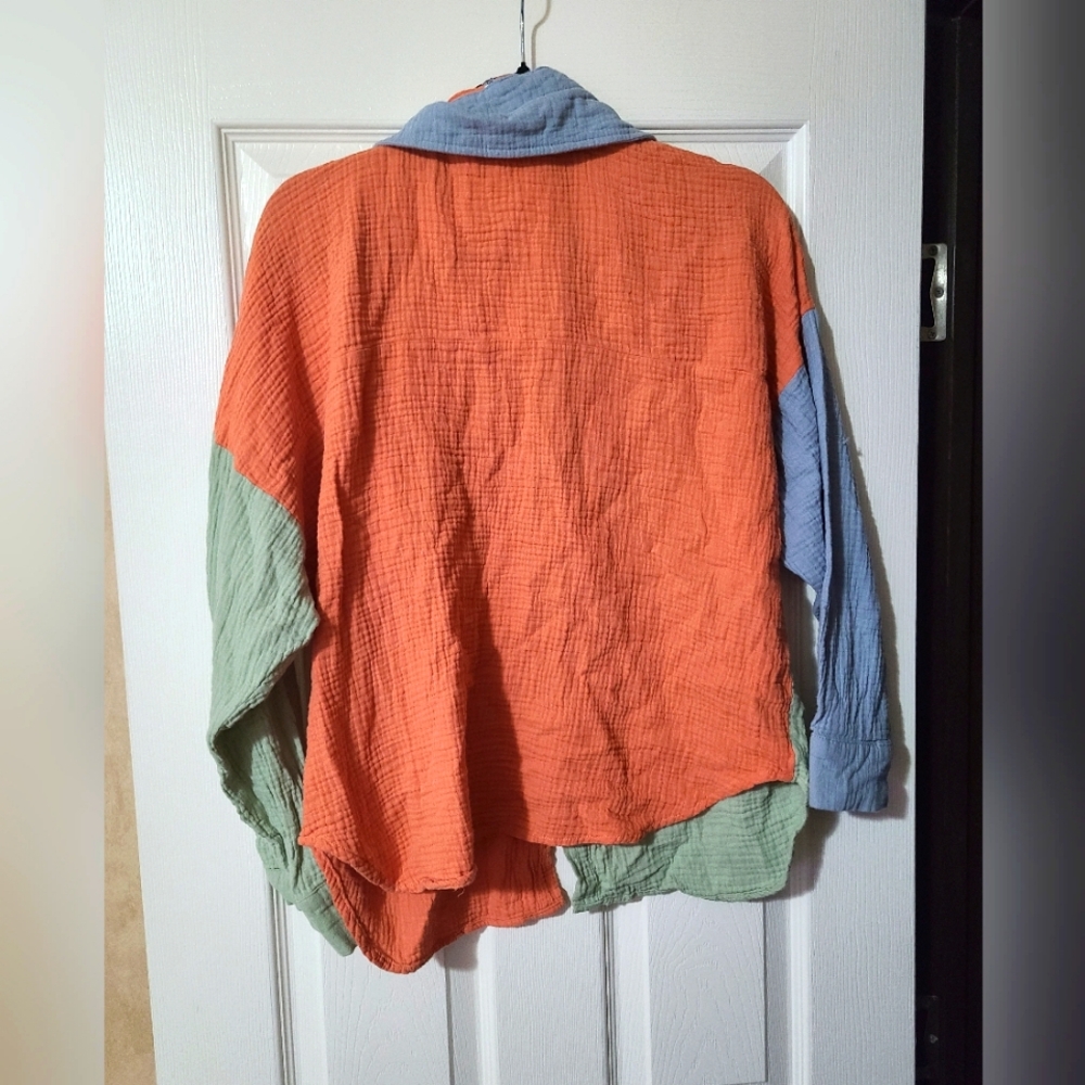 Colorblock Button-Up Shirt - Picture 4 of 4